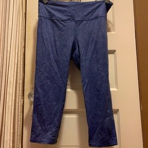 Athleta salutation capri